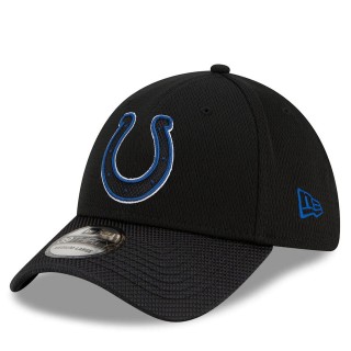 Indianapolis Colts Black 2021 NFL Sideline Road 39THIRTY Hat