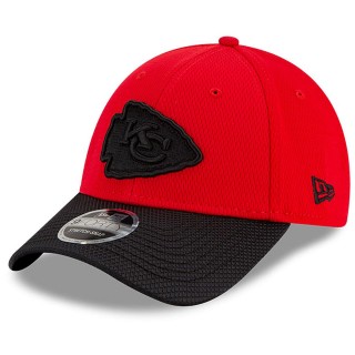 Kansas City Chiefs Red Black 2021 NFL Sideline Road 9FORTY Adjustable Hat