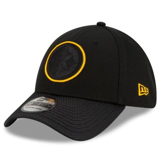 Pittsburgh Steelers Black 2021 NFL Sideline Road 39THIRTY Hat