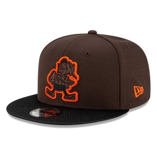 Youth Cleveland Browns Brown Black 2021 NFL Sideline Road 9FIFTY Snapback Hat
