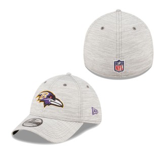 Men's Baltimore Ravens Gray 2022 NFL Training Camp Official Coach 39THIRTY Flex Hat